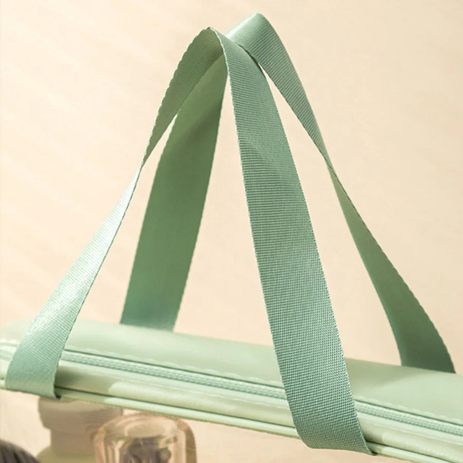 grande-trousse-de-toilette-verte-transparente-femme4