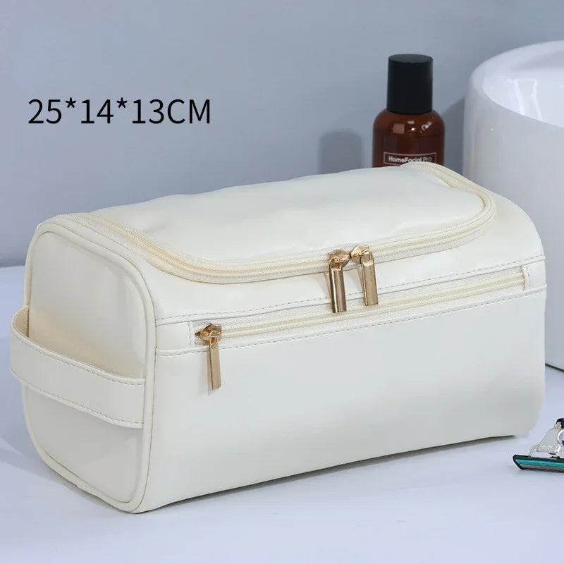 trousse-de-toilette-beige-en-cuir-homme