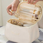 trousse-de-toilette-blanche-en-cuir-style-femme4