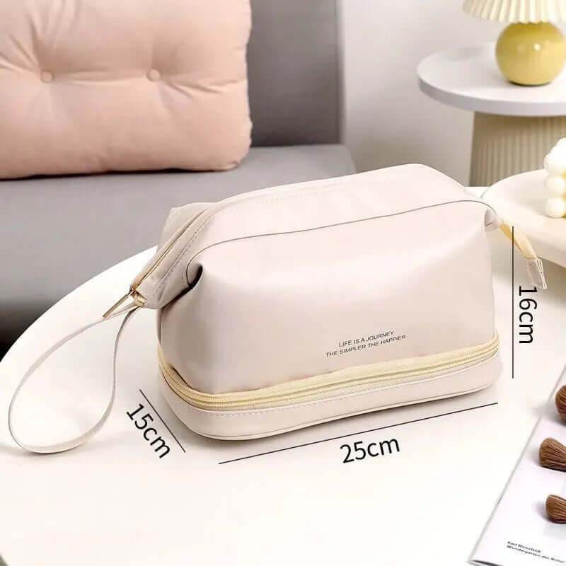 trousse-de-toilette-blanche-ivoire-en-cuir-femme-tendance-luxe