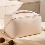 trousse-de-toilette-blanche-ivoire-en-cuir-femme4