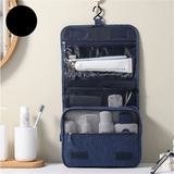 trousse-de-toilette-bleue-a-suspendre-avec-compartiment-homme