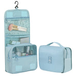 trousse-de-toilette-bleue-avion-femme