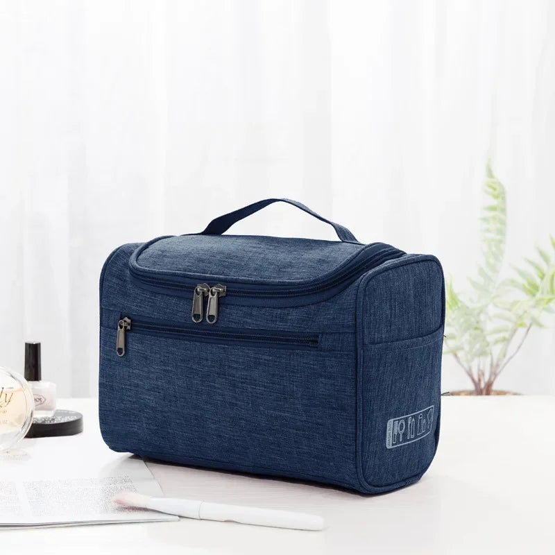 trousse-de-toilette-bleue-avion-pour-homme