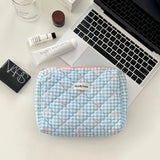 trousse-de-toilette-bleue-matelassee-femme