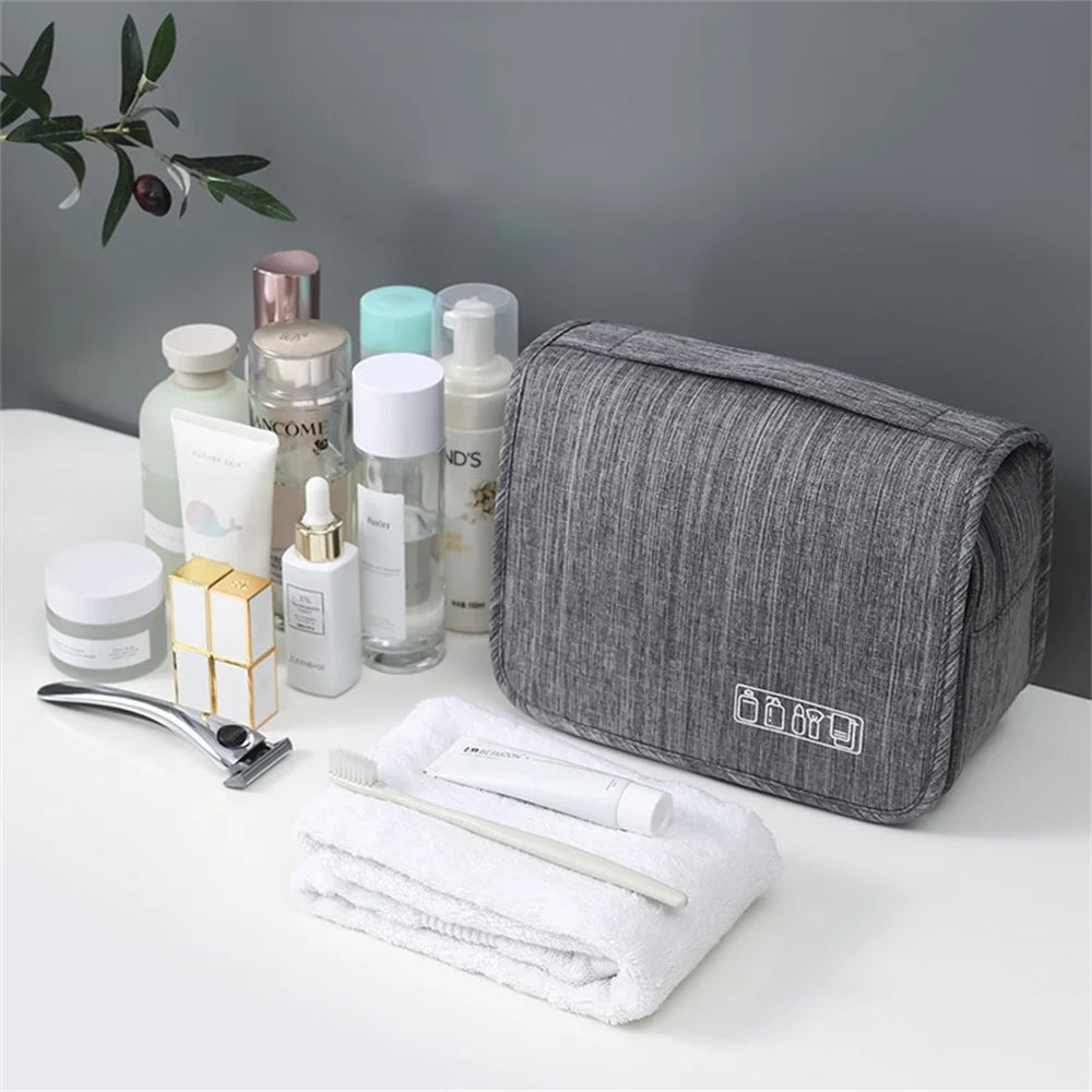 trousse-de-toilette-grise-a-suspendre-avec-compartiment-homme3