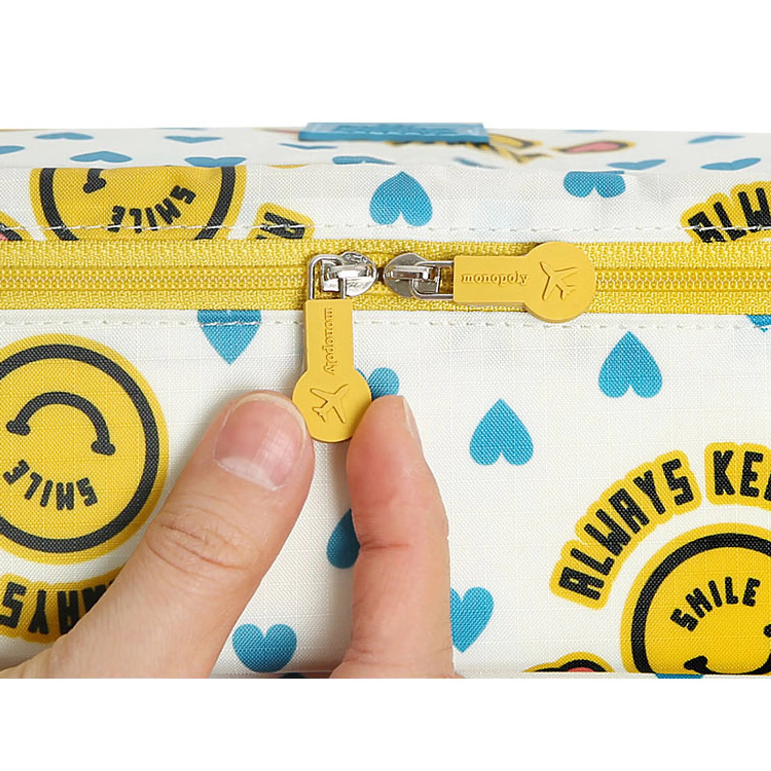 trousse-de-toilette-jaune-smiley-voyage-femme9