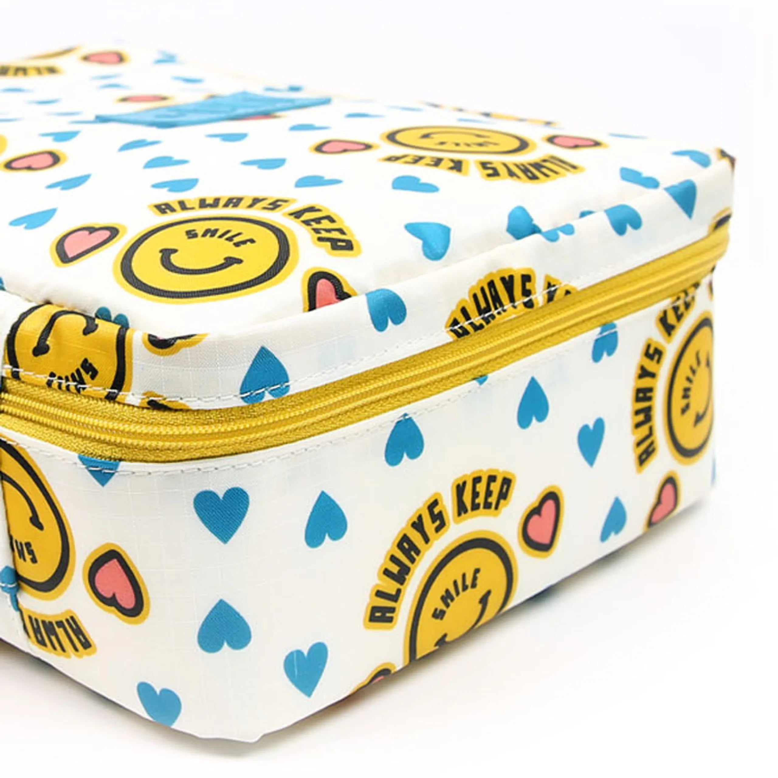 trousse-de-toilette-jaune-smiley-voyage-femme10