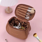 trousse-de-toilette-marron-en-cuir-style-femme2