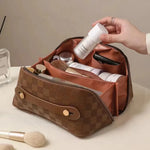 trousse-de-toilette-marron-en-cuir-tendance-femme