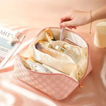 trousse-de-toilette-rose-en-cuir-femme-luxe