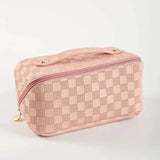 trousse-de-toilette-rose-en-cuir-femme-luxe3