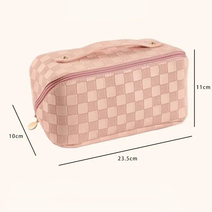 trousse-de-toilette-rose-en-cuir-femme-luxe6