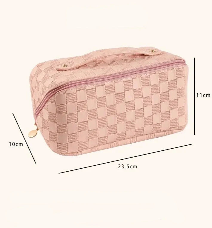 trousse-de-toilette-rose-en-cuir-femme-luxe6