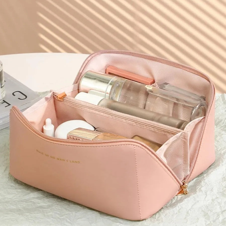 trousse-de-toilette-rose-en-cuir-luxe-femme-v2