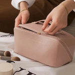 trousse-de-toilette-rose-en-cuir-luxe-femme4