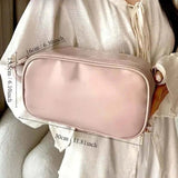 trousse-de-toilette-rose-en-cuir-voyage-tendance-femme2