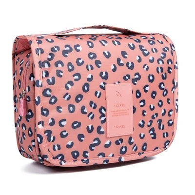 trousse-de-toilette-rose-leopard-voyage-femme