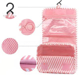 trousse-de-toilette-rose-rayures-a-suspendre-femme3