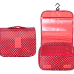 trousse-de-toilette-rouge-etoiles-voyage-femme2