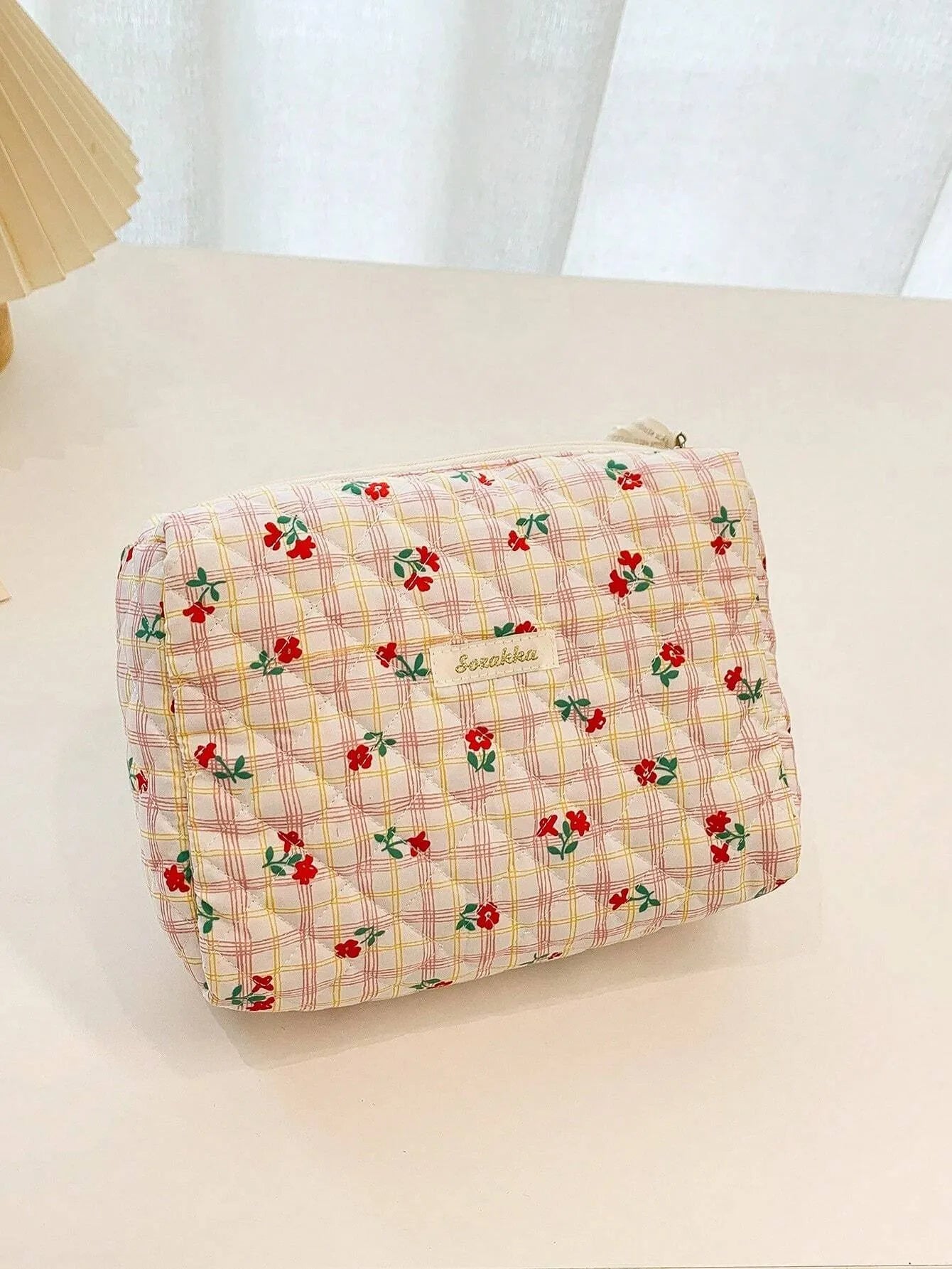 trousse-de-toilette-rouge-fleurs-matelassee-femme1