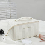 trousse-de-toilette-voyage-rayures-blanche-en-cuir-femme6