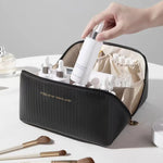 trousse-de-toilette-voyage-rayures-noire-en-cuir-femme2